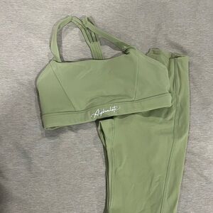 Alphalete Pulse Kinetic Leggings & Bra - Matcha